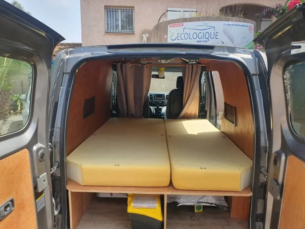 Matelas mousse sur-mesure pour van près de Bessan