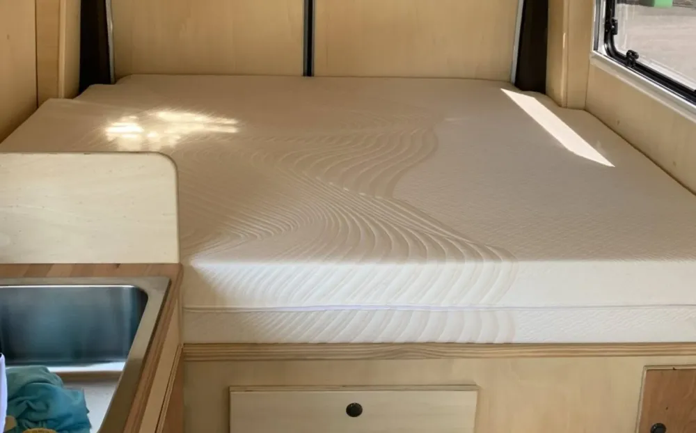 fourgon aménagé près de Bessan